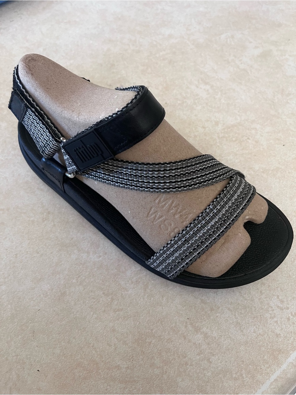 Fitflop Loosh Black and Gray Size 6 Strappy Webbing Sandals